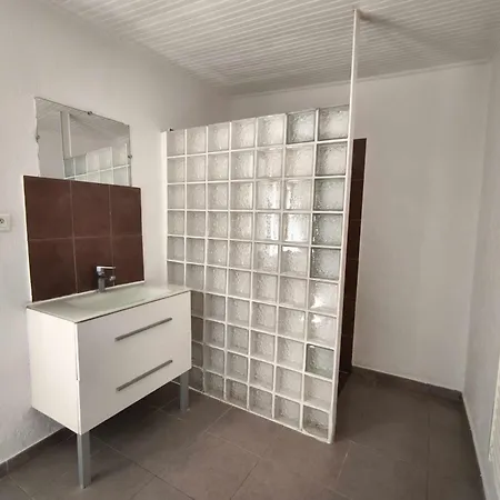 Apartment Apartment For 3 With Balcony - Near Beach